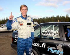 Olli Pollari Lapua rallin voittajana ja suomenmestarina maalissa. (kuva Vesa Rauhala)