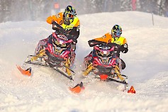Team Loukon kauhajokelaiskaksikosta Juuso Loukko (399) ja Mikko Osmo (463) ovat kummatkin tahkonneet snowcrossia jo vuosituhannen alkupuolelta asti. Kauhajoen Moottorikelkkailijoiden lisensseillä kaksikko edustaa tälläkin kaudella TeamLoukko.com -tallia.  Promokuva