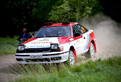JM-Rally Parc Fermén -näyttelyn kalusto ei ole vain näyttelyä varten, vaan niillä myös kilpaillaan, kuten historic-luokan Toyota Celica 2000 GT Four -autolla.