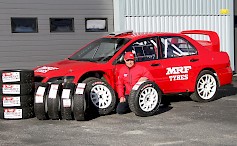 Tuoreita renkaita löytyy joka lähtöön, lupaa varastot rallirenkailla täyttänyt MRF Tyres Finlandin Sami Kivioja.