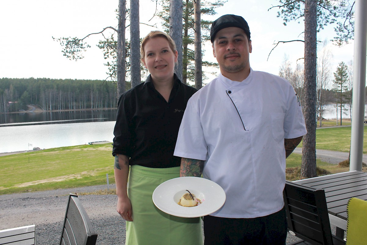 Anne ja André Teixeira ovat ravintola Floripan sielut. Ravintolassa voi nauttia vaikkapa raikkaasta Panna Cotta –vanukkaasta.