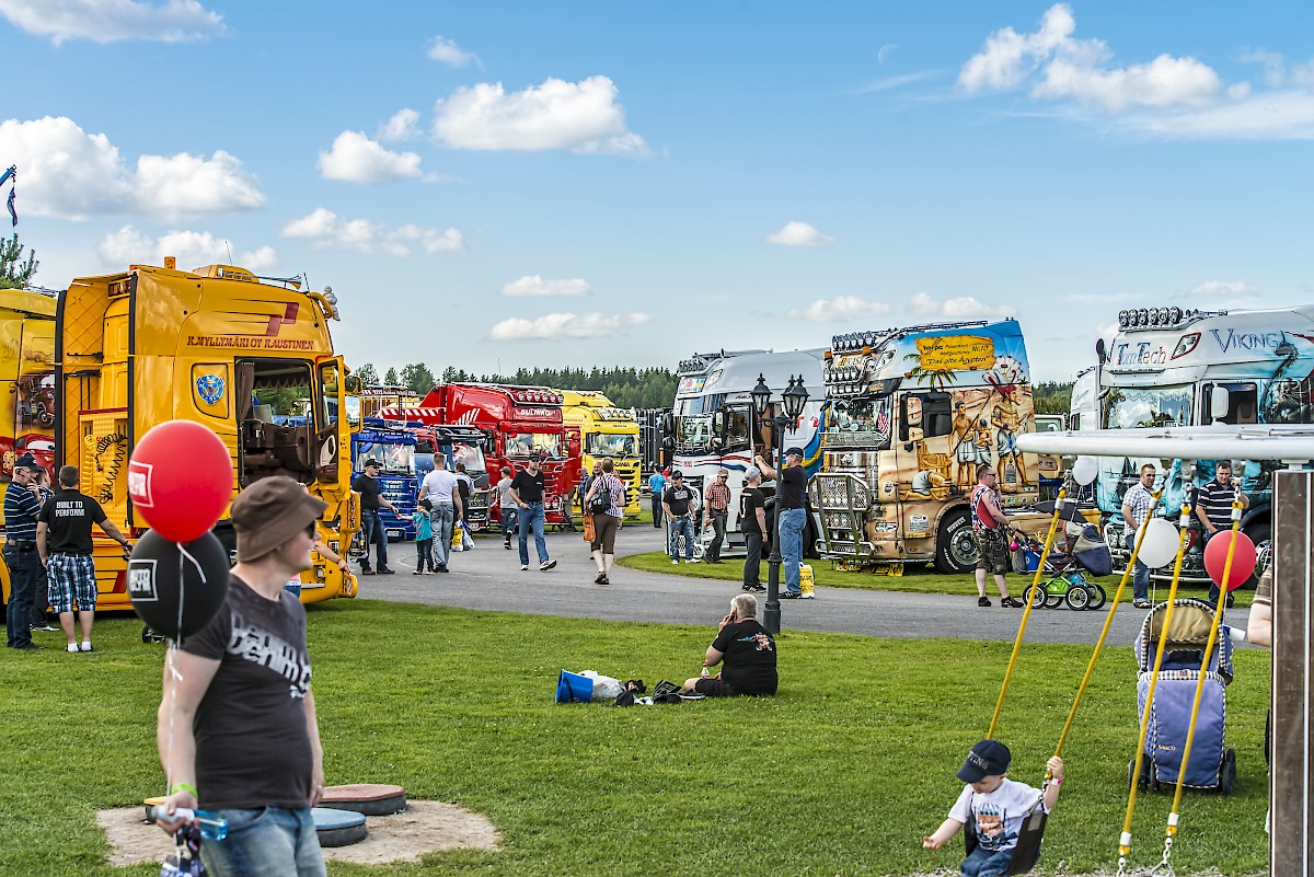 Power Truck Showssa on esillä mitä upeimpia ajoneuvoja.