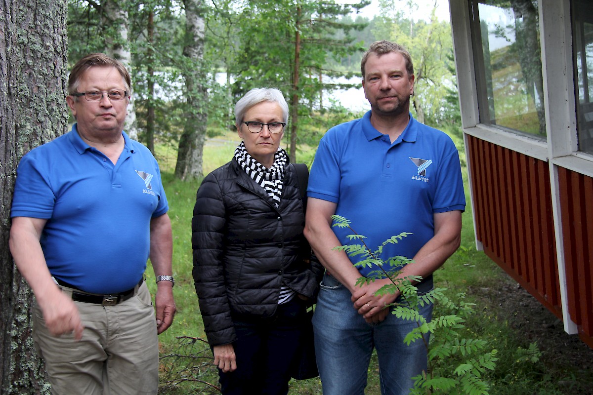 Arvo Nukarinen, Kirsti Koivisto ja Marko Vainionpää toivovat lauantaina Aulavalle runsaasti nuoruudessaan lavalla käyneitä henkilöitä. Nuoremmille on nyt hyvä tilaisuus nähdä paikka, jossa varttuneemmasta sukupolvesta monet ovat elämänkumppanin löytäneet.