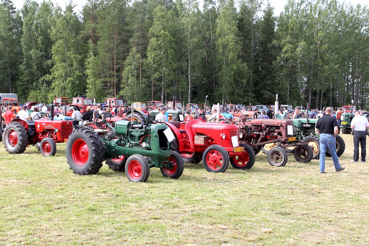 Veteraanikoneita tulee runsaasti Maalahden tapahtumaan.Kuva: Arto Ratinen