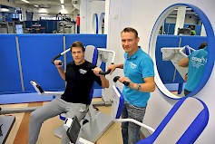 Niko Vähämaa ja Timo Tuuri toivottavat asiakkaiksi myös urheiluseurojen väen ohjattuun fysioterapiaharjoitteluun.