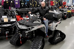 Miikka Karilaisen esittelemä Can-am Outlander Pro 570 telavarustuksella on mönkijä ympäri vuoden käyttöön.