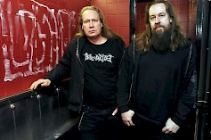 Esa Pennala ja Teemu Vähäkangas soittavat vuonna 2000 perustetussa Bloodridessa.