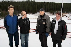 Markku Viinikka, Veikko Ahonen, Erkki Virkalahti ja Leena Panula ovat tyytyväisä SM-hiihtojen järjestelyjen tilanteeseen. Ahosen puhelin soi kisojen edellisviikolla lähes jatkuvasti, joten kiinnostusta kisoja kohtaan on.