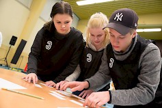 Taitaja9-kilpailussa menestyy näppäryydellä, loogisella päättelykyvyllä ja tiimityötaidoilla. Ähtärin joukkueessa tehtäviä ratkoivat Aatu Varjanto, Jasmin Jokiaho ja Jasmin Suopelto.
