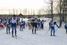 Kauhahiihto on talvisista massatapahtumana yksi maamme vanhimmista vuosittain järjestetyistä. Se on myös yksi tämän varapääkaupungin tavaramerkeistä mm. Ruokamessujen ja Nummirockin ohella. Startissa on aina pientä ahtautta, mutta siitä selviää kiirehtimällä alta pois. Arkistokuva: Kauhahiiht