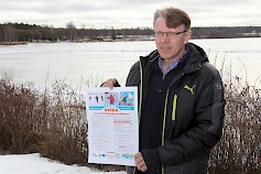 Timo Rintalan takana olevan Alavudenjärven koillisen puoleinen ranta on raivattu. Järven maisemiin ja sen jääkannelle on luvassa lauantaina monenlaisia tapahtumia.