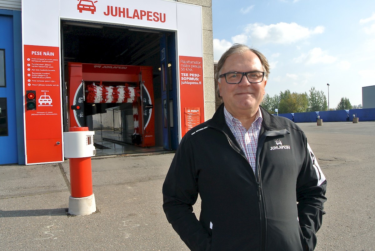 Seinäjoen Juhlapesu yrittäjä Risto Takala.
