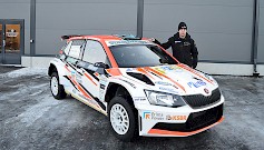 Kyläkaupan Äijäviikon merkeissä Keskustorilla pääsee ihastelemaan muun muassa alavutelaisen Teemu Asunmaan Skoda Fabia RS5:ta, jolla hän ajaa parhaillaan SM-rallia.