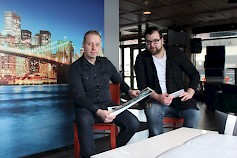 Marko Palomäki ja Tuomas Lahdenperä suunnittelivat uusia kuvioita Yökerho Tiikerin uudistetussa Street Barissa.