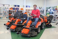Kauppias Sakari Passi on jo ruohonleikkaustunnelmissa.