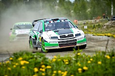 Jalasjärven Jukka Lautamäki tuli SM-sarjan SuperCar -luokkaan aivan uudella konsepitilla, jonka ydin on Skoda Fabia WRC. Jalasjärven MK/UA -kerhoa edustava on jo pitkän linjan autourheilija, joka löysi omansa vasta rallicrossissa, jossa pääsee nyt A-P Niemen kanssa kisaamaan myös kylienvälisen. Kuva Toni Ollikainen
