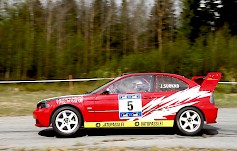 1) Tällä kaudella rallisprinteissä vahvassa vireessä ollut Jarmo Suokko tavoittelee Ringillä Future Cupin 2-vetoisten laitteiden piikkipaikkaa. (Kuva: JiiVee Korpela)
