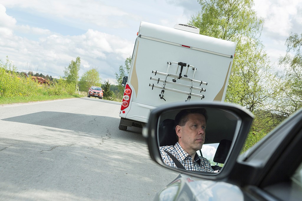 Päävastuu turvallisesta ohittamisesta on ohittavan ajoneuvon kuljettajalla. Kuva: Ville-Veikko Heinonen/Liikenneturva