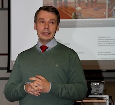 Lapsiasiavaltuutettu Tuomas Kurttila sanoo yksinäisyydestä kertovan merkittävästi jo lapsen vastaus, kun kysytään; oletko ollut synttäreillä.