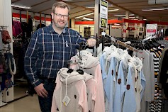 Syksyn uutuuksia ovat pirteät Naketano -hupparit, Jere Siltala sanoo.
