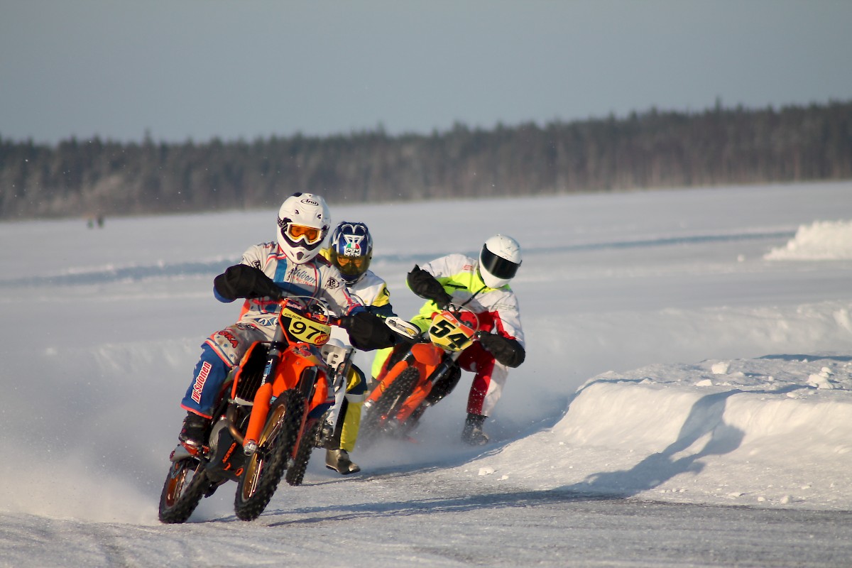 Seinäjoella ajetaan moottoripyörien SM-jääradan avauskisa. Kuva: Sarita Niemelä