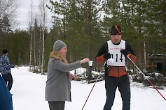 Muonahuolto kelpasi viime vuonna myös ikaalislaiselle Arto Juuselalle, joka oli sarjassa ikämiehet yli 55 vuotta yhdeksäs. Tämä huoltopiste sijaitsi aivan Kuurna ry:n ylläpitämän sahtiopiston kulmalla. Yhdistys perustettiin 1997 ja sahtiopistorakennus valmistui 2001. (sahtiopisto.fi)