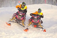 Team Loukon kauhajokelaiskaksikosta Juuso Loukko (399) ja Mikko Osmo (463) ovat kummatkin tahkonneet snowcrossia jo vuosituhannen alkupuolelta asti. Kauhajoen Moottorikelkkailijoiden lisensseillä kaksikko edustaa tälläkin kaudella TeamLoukko.com -tallia. Promokuva