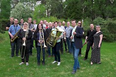 Yksi TeuvaFestin vetonauloista, 20-henkinen Botnia Big Band, johtajanaan Markku Viitasaari, tunnetaan myös nimellä Kuurtanes Big Band. Kuva Jyrki Hannila.