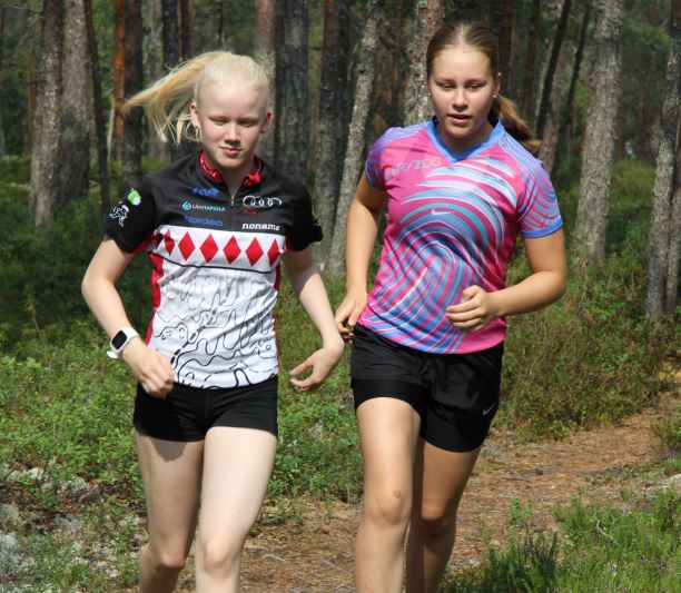 Emilia Melender ja Anna Ruokola testasivat Noname Trail Runin polkuja ja havaitsivat ne hyviksi juosta.