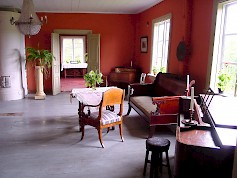 Kuva Säätyläiskotimuseon salista. Kuva: Kari Kotilainen, Saarijärven museo.