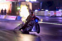 Jaska Salakari vetämässä Super Twin Bike-ryhmän moottoripyörällään yön pimeydessä viime vuoden tapahtumassa! Kuva: Timo Muilu