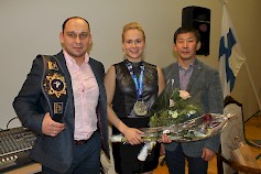 Kultainen kolmikko Ahto Raska, Petra Olli ja Maksim Molonov olivat juhlittuja sankareita.