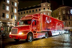Coca-Cola joulurekkakiertue vierailee historiansa pienimmässä paikassa, Tuurissa tiistaina 18.12.2018. klo 15-19. Tapahtuma on Kyläkaupan Ruokapuodin piha-alueella.