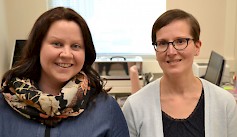 Johanna Hytönen ja Ulla Sippola innostuivat sivutoimiyrittäjyydestä päätyössä esiin tulleiden tarpeiden vuoksi. (Kuva: Kirsi Kuusisto)