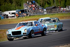 Historic Race Cup -ratasarjan kisapirssit viettävät nyt viikonloppuna vauhtijuhlia Jurvan Botniaringillä.