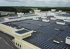 Kyläkaupan kattopinta-alaa valjastetaan aurinkoenergian keräämiseen. Oulun Energian toimittama 3500 aurinkopaneelin aurinkovoimala valmistuu kesän aikana.