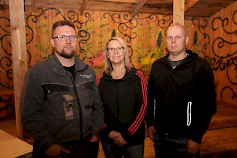 Henri Ojala, Terttu Kulju ja Marko Kaukola toivovat Mäkihallin lavalle heinäkuun 13. päivän iltana runsaasti tanssikansaa.