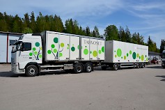 Syysistutettavia taimia myydään suoraan Puutarha Tahvosten täysperävaunurekasta Kyläkaupan Pihamyymälän pihalla perjantaina ja lauantaina 16.-17.8.2019.