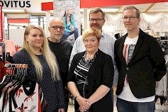 Vaatetusliike Veljekset Siltalaa voidaan hyvällä syyllä kutsua perheyritykseksi, kun jutuntekopäivänä olivat töissä Janniina, Kari, Marja, Jere ja Janne Siltala.
