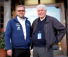 2)	AKK Motorsportin hallituksen puheenjohtaja Juhani Pakarilla ja huvivaltio PowerParkin perustaneella teollisuusneuvos Jorma Lillbackalla oli syytä hymyyn onnistuneen tapahtuman jälkeen.