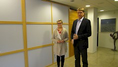 Alavuden Seudun Osuuspankin toimitusjohtaja Jussi Ruuhela ja HR-päällikkö Päivi Saranpää olivat tyytyväisiä, että pankin tilat ajanmukaistuvat sekä tekniikaltaan että äänieristykseltään.