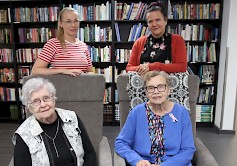 Helena Rauhala ja Maija Männikkö ovat Saga Lakeudenlinnan ensimmäisiä asukkaita. Kuvassa taustalla Kati Salmenkangas ja Mia Jokinen.