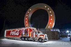 Coca-Cola joulurekkakiertue vierailee Kyläkaupalla, Ruokapuodin piha-alueella torstaina 12.12.2019 klo 16-20.