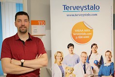 Juha Kaari tekee hoitotyötä Tampereen lisäksi Terveystalolla Seinäjoella.