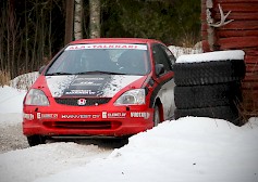 Rallisprintistä naisten SM-pronssia viime kaudella ajanut Maria-Teresa Vuotari hakee uusia haasteita rallin SM-sarjasta.