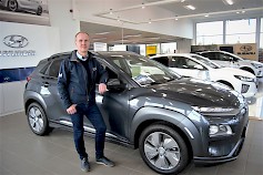 Toimitusjohtaja Arto Ulvinen uskoo, että uusien autojen markkinoissa tullaan näkemään seuraavan viiden vuoden aikana melkoinen muutos. "Plug in -hybridejä myydään varmasti tosi paljon ja täyssähköautojen osuus lisääntyy koko ajan", hän toteaa.