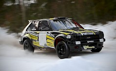 Juha Mäkelän Toyota Starlet on liikkunut liukkaasti talven testeissä.