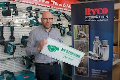 Nestepaine Seinäjoen aluepäällikkö Juha Kallionpää vakuuttaa yrityksen palvelevan asiakkaita asiantuntevasti ja luotettavasti.