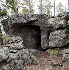 Pyhävuorelta löytyy luolia ja muuta mielenkiintoista.