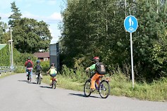 Pyöräretki on turvallinen ja mukava koko perheelle kun ennakoi kaikkien ajotaidot ja jaksamisen. Kuva: Liikenneturva